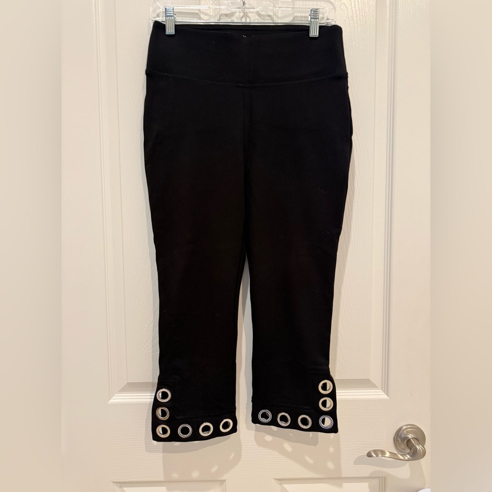 Slim Factor ladies grommet crop crap pants. Size M